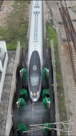 High-Speed Trains Get a “Spa Treatment”.See how #China's bullet trains are cleaned! They undergo a full wash with high-pressure jets and customized brushes that give every surface a thorough scrub—leaving the entire train sleek and shiny in just minutes! #Tech | Huanqiu.com