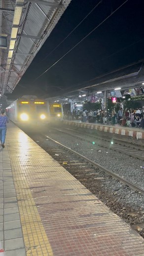 Two Emu Parallel Entry Kalyan Station | Indian life lines