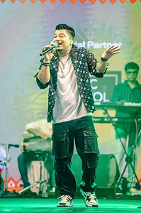 O Dugga maa, ভুলবো না কভু তোমার মহিমা... শুধু সুরেই এখন তোমার আরতী। Raktim&rays LIVE Show booking 918240157693 & 918961191604 📸 Subhajit RAHA #raktimchowdhury #raktimandrays #livemusic #explore #fypシ゚viralシ #trendingreels #durgapuja #BijoyaDashami #ZeeBangla | Raktim Chowdhury