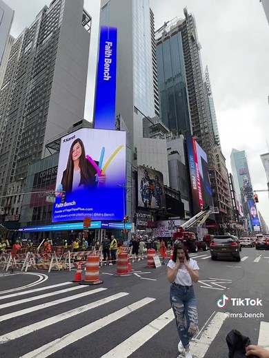 All the possibilities 🥹✨ #mrsbench #timessquare #mrsbenchfidgets #fidgettoysplus #mrsbenchpackage #bestfidgets #timessquarenyc #newyorkcity #newyork