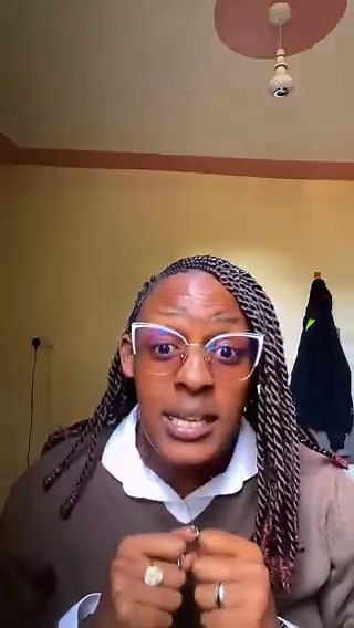 Kenyan lady issues a stern warning to men engaging in an uncouth behaviour in Public Transport Vehicles.