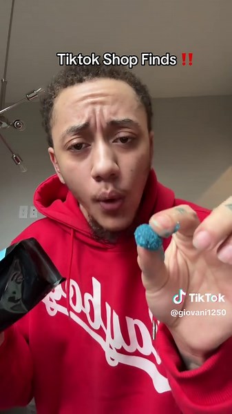 Sour Blue Raspberry Gushers Review and Tasting