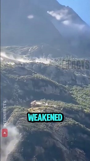 Terrifying Mountain Collapse Caught on Camera 🌍⛰️