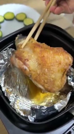用氣炸鍋炸的雞腿