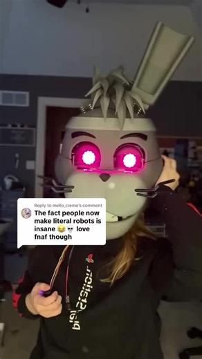forgot that instagram only allows 90 seconds, the full video is on my tik tok 😅 here’s a little breakdown on how this head functions! had a ton of fun figuring this thing out and messing with electronics as usual, stay tuned for painting updates and more stuff! file by Luke_TFM on youtube modified for wearability and printing! printed in @sunlu_official PLA #animatronic #3dprinting #fnaf #cosplay