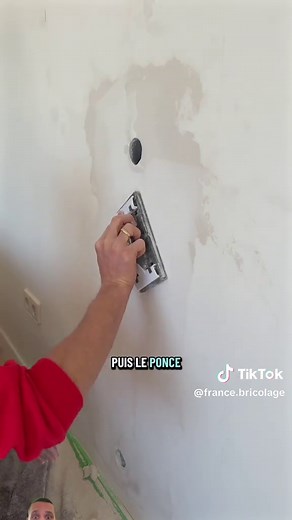 Technique pour cacher les câbles de télé facilement