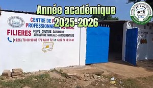 Vidéo en Français - Le Centre de Formation Professionnelle Al Amal propose une formation en coupe et couture pour celles qui souhaitent apprendre à créer leurs propres vêtements. Que vous soyez débutante ou que vous ayez déjà des bases, cette formation vous permettra de maîtriser le patronage, la coupe et les techniques de couture pour réaliser des créations sur mesure, comme des jupes, des robes, des hijabs et des voiles. Public Cible et Formations Complémentaires La formation est destinée prin