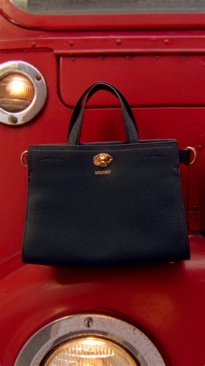 Style indicator: the Cotswolds tote, destined for city life brby.co/MyOrve | Burberry