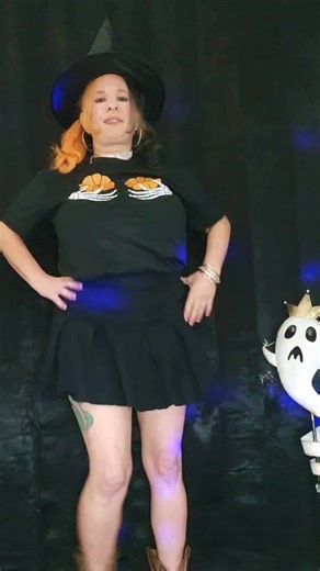 102K views · 1.8K reactions | Happy Halloween!  Follow me for more magical fun 彩 #Halloween2025 #FunnyReels #HalloweenReel #PecPower #trickortreat | Daisy Chain Cosplay | Facebook