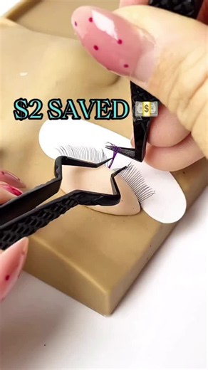 Practice smarter. Level up faster. 🚀🧠 This realistic layered lash setup trains your eye, your hand, and your confidence — all at once 👁️✋💥 Master isolation like a pro, shorten your learning curve, and walk into every appointment with zero doubt 🦸‍ Your future clients are waiting for that flawless set. Go get it. 🌟 #vavalash #lashpractice #nyclashes #lashartist #lashteach