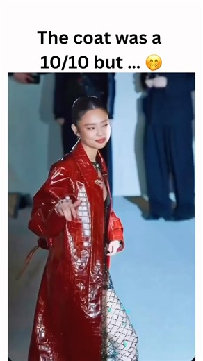 Which version is your favorite? Coat or No Coat? 👇