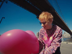 【宣传版MV】黄老板新歌Azizam粉色气球版MV现已发行！