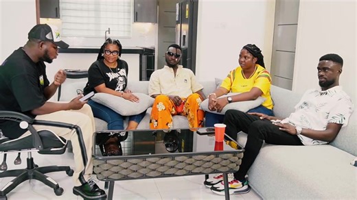 Modern dating is confusing. Red flags everywhere, broken hearts everywhere. Is love still real or are people just passing time? 💔 #podcast #podcastclip #relationshiptalk #fyp #heartbreakstories