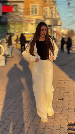 Відео користувача Yanka (@yanka.dream.shop) з композицією «оригинальный звук - Алінич 🫴🏻»