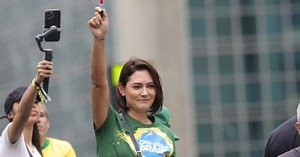 Michelle Bolsonaro tem 36% e Ibaneis, 35%, na disputa ao Senado pelo DF, diz pesquisa