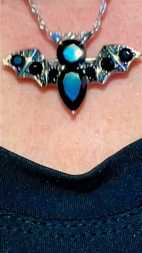 Bats 🦇 #halloween #jewelry #gems #preciousgems #bats #spooky #spinel #shorts #shortvideo #necklace