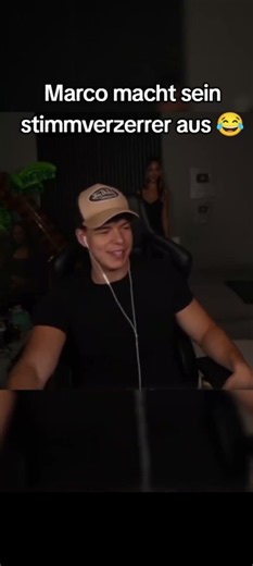 Marco macht sein Stimmenverzerrer aus 😁