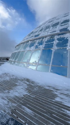 Snow is back to Reykjavík and we can finally enjoy winter! Winter ASMR ❄️🩵 #firstsnow #perlan #icelandwinter #asmr #perlaniceland | Perlan - Wonders of Iceland