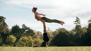 Acroyoga: la mezcla perfecta entre yoga, acrobacia y artes terapéuticas
