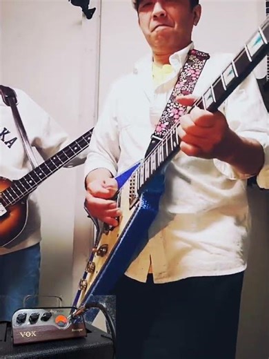 Funky Blues flying V&VOX MV50BQ #blues #funk #bluesguitar #session #ブルースセッション #親子で演奏 #music #voxamp