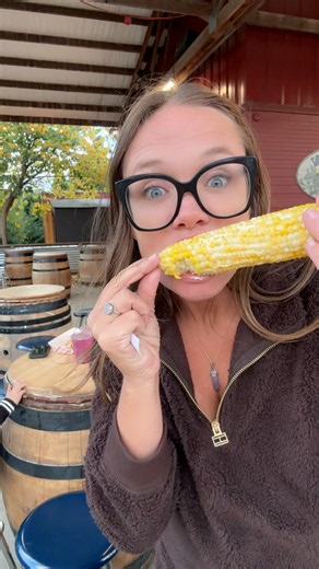 🌽🎃 Fall Adventures on Sauvie Island, Oregon! 🍂💜 Okay, but can we talk about how AMAZING the corn on the cob was at The Original Pumpkin Patch on Sauvie Island?! 🌽😍 I’m telling you, there’s just something about eating fresh, buttery corn on the cob at a pumpkin patch in October that makes it taste a hundred times better! And this corn was SO GOOD! One of my favorite things about exploring Oregon in the fall is finding these little moments that make an adventure memorable. It’s not always ab