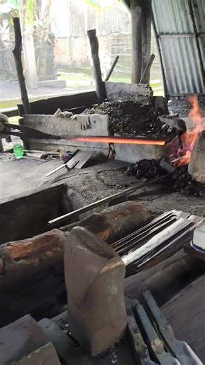 Plate the cutting tool to make it strong,,, - #Blacksmith - #traditional_iron_cutting - #handicraft arts - #MetalCraft - #Usa_italy_eropa | Aak Encun