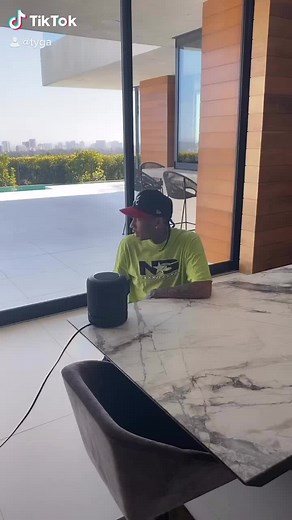 Curtis Roach - Bored in the House Lyrics
