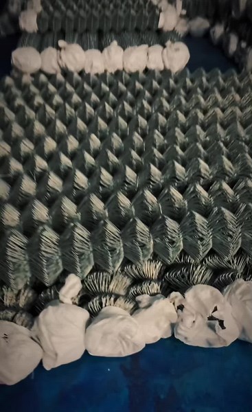 We suppy different kinds of wire mesh including hot dipped, stainless steel, pvc coated welded mesh; hog wire, cyclone wire, barbed wire, razor wire, windows screen and more! Pm us now for orders😊 #supplier #wiremesh #fence #warehouse #manufacturerph