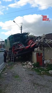 391K views · 1.4K reactions | Une moissonneuse-batteuse s’est encastrée dans une maison vide près d’Agen. La maison de 80 m² environ, placée en bordure de la départementale 119 sur la commune de Bruch, était vide et il n'y a donc aucune victime. https://l.sudouest.fr/f9S | SudOuest.fr | Facebook