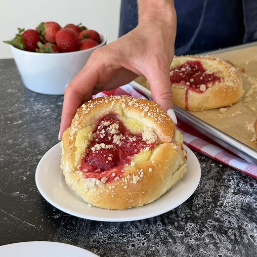 Strawberry Sweet Bread Recipe — Soft Yeasted Dough (50–60 min)