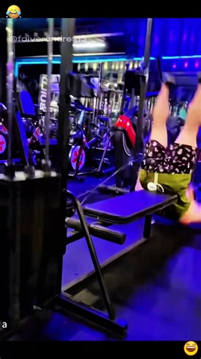 6 Desember 25 Aceh Tamiang 🥀Gak kebayang ini ketinggian banjirnya setinggi apa mobil mobil bisa ke angkat seperti ini dan Rumah rata sama tanah , Mencekam‼️#BencanaAceh#movie#cnn#news#fyp