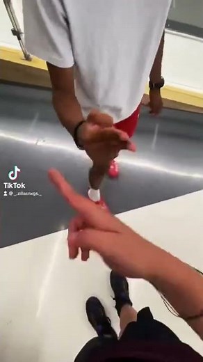 “Yeat Twizzy Hand Shake “