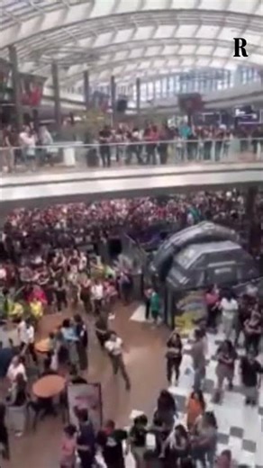 Cile, al centro commerciale "piovono" soldi: ressa e feriti per la bravata degli influencer