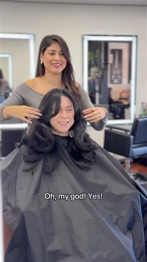 JOHANA|HAIR on Instagram: "First time showing you guys my behind the scenes consultation 🤩🖤 Something new, Lmk if I should do more of these✨ This could be your before & after 👀 Book your consultation + haircut 💌 @redkenpro shades eq color @hanzonation shears for haircut @dysonhairpro for blowout @oliviagarden_int round brushes @leafandflowerhair @matrix for styling #sfvhairstylist #layeredhaircut #rogeljohanahair #explorepage✨ #blackhair"