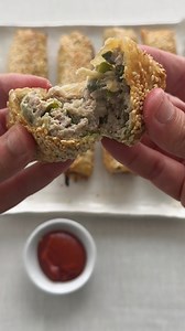 HEALTHY RICE PAPER SAUSAGE ROLLS 😋 GLUTEN & DAIRY FREE || Zero fuss, lower carb, crispy, golden, puffy and absolutely DELICIOUS. Perfect for the Xmas party season and kids parties minus the hassle of messy pastry. The easiest and healthiest sausage rolls you’ll ever make. Makes 12 party sausage rolls 500g full fat pork, chicken or beef mince 1 small peeled potato, finely grated with moisture squeezed out 2 garlic cloves, minced 2 spring onions, finely sliced 2 tbs finely chopped parsley or sage