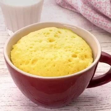 ・ホットケーキミックス　大さじ4.5杯・卵　1個・サラダ油　大さじ1/2・砂糖 大さじ1混ぜて2分レンチンするだけでふわふわのカップケーキが食べられる…。牛乳がないときにも食べられるので嬉しい。