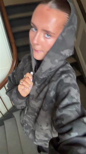 Stylish Raw Denim and Black Camo Outfit Ideas