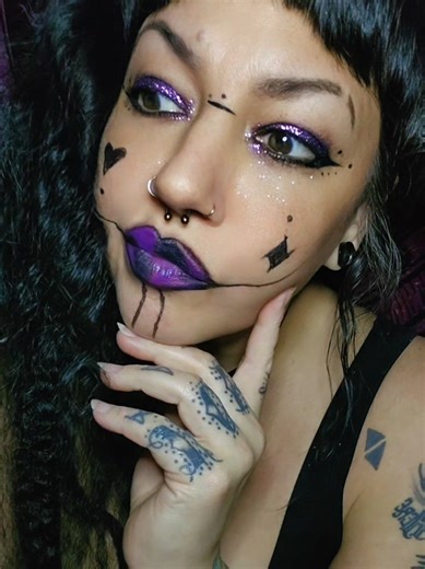 🔨Swiss cheese memory, squirls regularly, and is so clutzy de@th will probably be from tripping over air. Gawds help her.♦️ . Audio is a scene from one of my fave shows! New Girl🙌🏽 . #Knackered #cosplay #clowngirl #funny #dragonladyzora