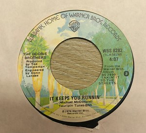 The Doobie Brothers - It Keeps You Runnin'