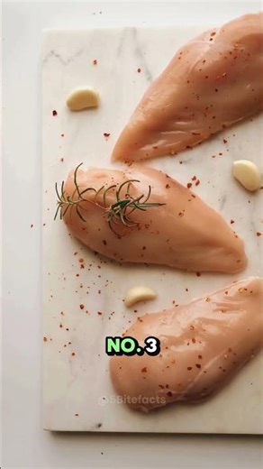 Foods That Build Muscle - 5 Gym Bro Approved Protein Powerhouses for INSANE Gains! 🏋️‍♀️💪#shorts