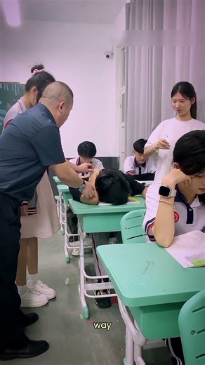 How a Sleeping Student Was Taught a Painful Lesson in Class 😱
