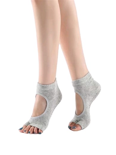 Warning: sock obsession loading… 🧦🔥 Pure Snob = elite grip socks for movement, mood & main-character energy. So many colours. So many styles. One serious grip game. Designed for Pilates • Reformer • Yoga • Barre • Rebounding • Aerial • Mat work • Strength training Open-toe • Closed-toe • Crew length (Yes — crew length grips double as a fashion moment in your takkies/trainers 👀) 🛒 Shop online: www.puresnob.co.za 📦 Nationwide delivery 📩 DM us for wholesale & studio orders (10 pairs • mix & m