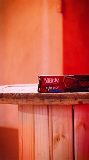 Desafio lançado pela Nestlé e Stranger Things e aqui é desafio aceito! 💥 Se liga… eu comendo um biscoito, ou um chocolate Nestlé, e jogando! 😁 🍫 @NestleChocolates #NestleStrangerThings#trangerthingsoisMundos #GarantaAntesDoFim