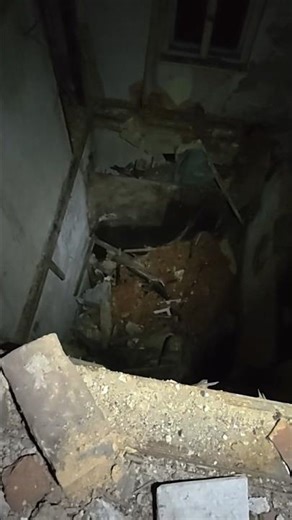 HUGE HOLE IN THE HOUSE 😲 - DANGER TO LIFE!!! #adventure #lostplace #urbex