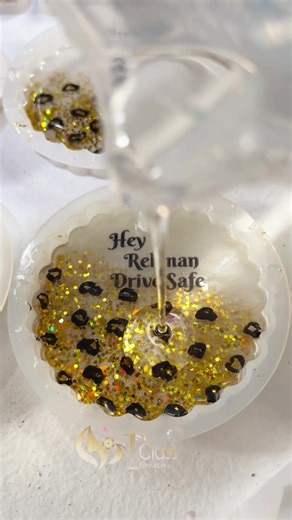 Resin walin tiger skin pattern eka හදමුද? #1stclasscreative #weddinggift #epoxyresin #pawenabramanayawena #epoxyresin #resinbottle #indian