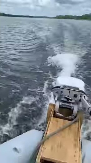 Intex Mariner 4 on plane with 9.5 hp Johnson outboard