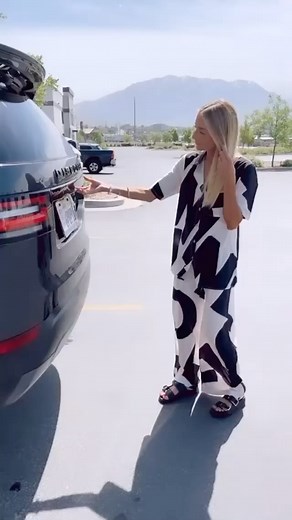 Orbit Baby USA | Rotating Luxury Car Seats and Strollers on Instagram: "One stroller, three kids (plus: can you spot the fur baby) 🐶 🎥 @steviehender If you have two older siblings you can attach 2️⃣ Sidekicks to the G5!"