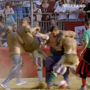 Le calcio florentin ou le sport collectif le plus violent du monde. VICE WORLD OF SPORTS: RIVALS. JEUDI. 21H. SUR VICELAND | VICE TV