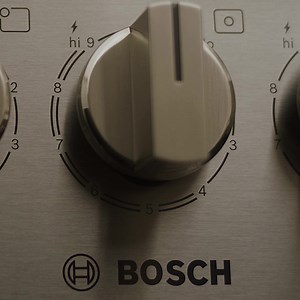 Bosch's new FlameSelect® cooktops deliver the power and precision that Chef @CurtisStone loves. | Bosch Home