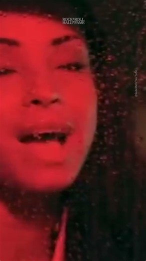 Sade's "Kiss of Life" Music Video Clip